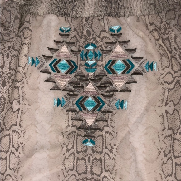 ❤️HOST PIC❤️Judith March off shoulder blouse - Picture 4 of 8